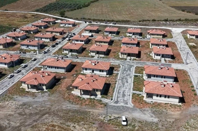 Osmaniye'de 15 yeni köy evi depremzedelere teslim edildi