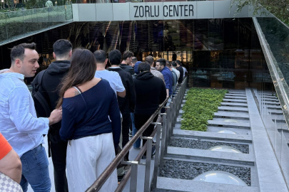 En ucuzu 80 bin TL'lik iPhone 17 kuyruğu bu sene de şaşırtmadı