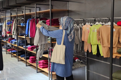 Kâğıthane’de dayanışma büyüyor, elden gönüle sosyal yardım merkezi hizmete devam ediyor.