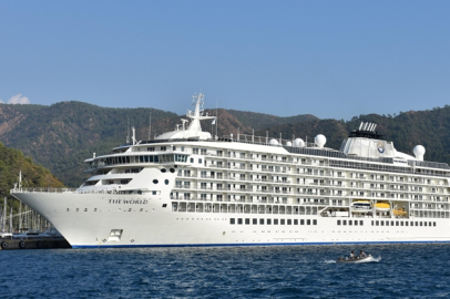 "Azamara Pursuit" kruvaziyeri 680 yolcusuyla Marmaris'e geldi