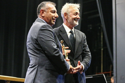 Altın Koza Film Festivali'nde mehmet Aslantuğ ve  Meral Orhonsay "Onur Ödülü" aldı