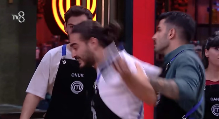 MASTERCHEF ÇAĞATAY MEHMET ŞEF ARASINDA TANSİYON YÜKSELDİ
