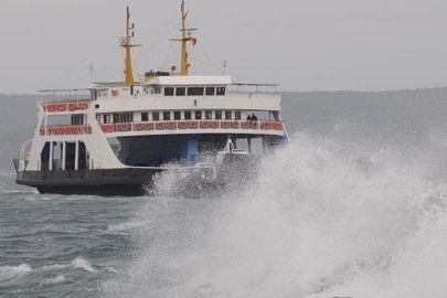 Feribot seferlerine fırtına engeli