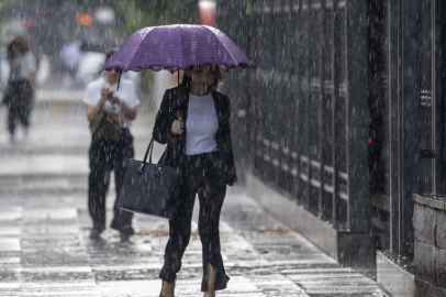 İstanbul'a bir anda kış havası geldi! 11 ile sarı kodlu uyarı verildi
