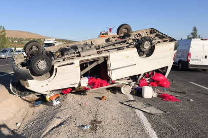 Şanlıurfa'da tarım işçilerini taşıyan minibüs devrildi: Çok sayıda yaralı var