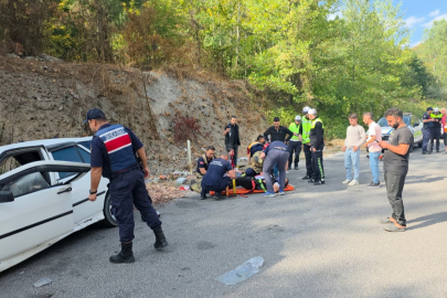 Bursa'da otomobilin tankere çarptığı kazada 5 kişi yaralandı