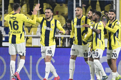 Fenerbahçe, Antalyaspor’u 2-0 yenerek zirve takibini sürdürdü