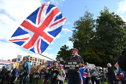 Liverpool’da dijital kimlik ve miras vergisi protesto edildi
