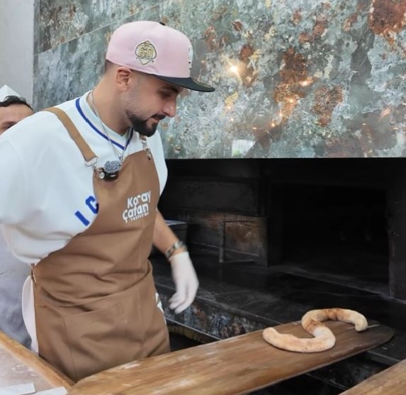 Konser sonrası tezgaha geçen Sefo'dan Bafra pidesi şovu